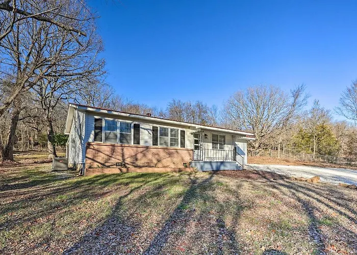 Fayetteville Vacation Rental - 2 Mi To Dtwn!